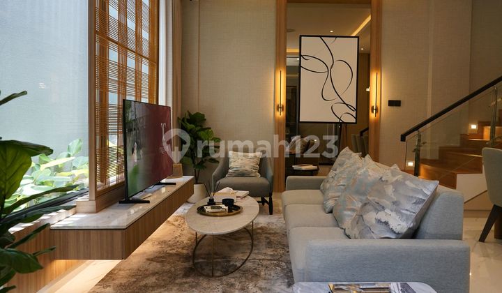 Dijual Rumah Mewah 3 Lantai Lokasi Strategis Dekat Toll  2