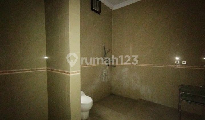 Disewakan Rumah Besar Dengan Kolam Renang Di Perumahan Harjamulia Cirebon 2