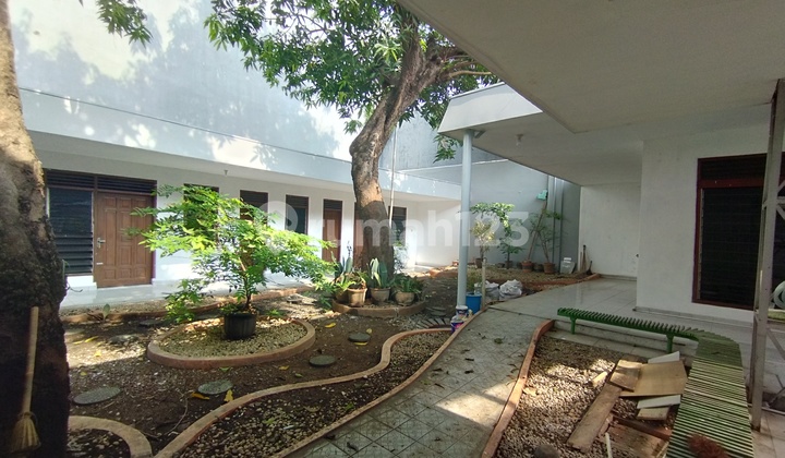 For Rent Commercial Space or House on Kartini Street Cirebon For Rent Commercial Space or House on Kartini Street Cirebon