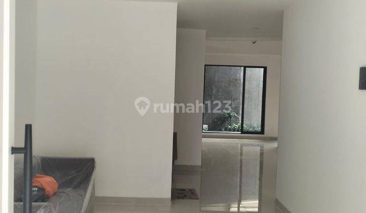 Rumah Lokasi Strategis 2lantai Di Puspita Loka Bsd City 2