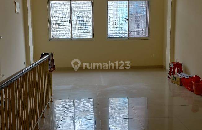 Disewakan Ruko 3 Lantai di Grand Galaxy Untuk Office, Bekasi 2