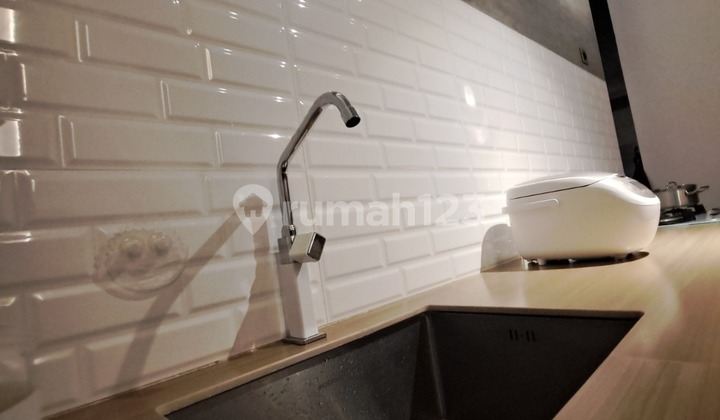 Jual Cepat Rumah Hook Depan Danau Bsb City, Bangunan Baru Renovasi. Graha Taman Pelangi Bsb City 2