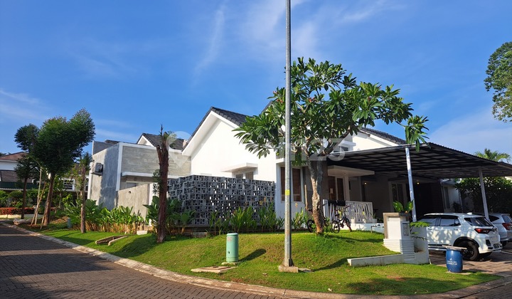 Jual Cepat Rumah Hook Depan Danau Bsb City, Bangunan Baru Renovasi. Graha Taman Pelangi Bsb City
