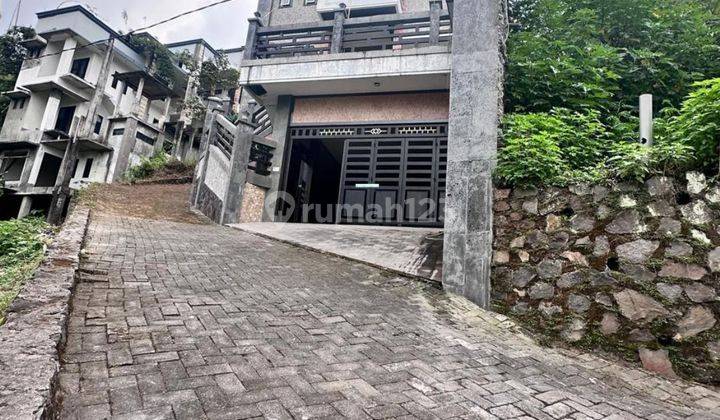 Rumah Vila Asri Ada Perabot Harga Istimewa Di Prigen Pasuruan. 1