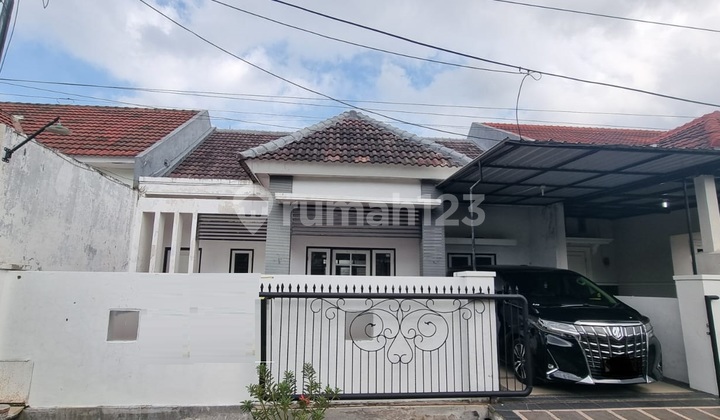 Nice 1.5-Story Well-Maintained Strategic House in Puri Indah Sidoarjo Nice 1.5-Story Well-Maintained Strategic House in Puri Indah Sidoarjo