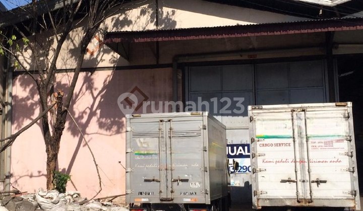 Well-Maintained Warehouse Mutiara Margomulyo Indah Surabaya