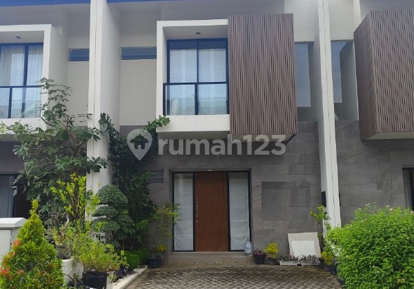 Turun Harga ! Rumah 2 Lantai Bagus Central Park Juanda Sidoarjo   2