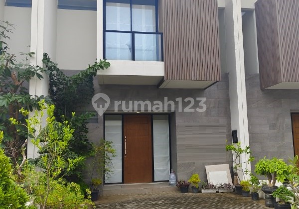 Turun Harga ! Rumah 2 Lantai Bagus Central Park Juanda Sidoarjo Turun Harga ! Rumah 2 Lantai Bagus Central Park Juanda Sidoarjo