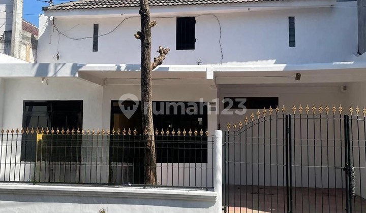 Rumah SHM 2 Lantai Bagus Terawat Wiyung, Surabaya Rumah SHM 2 Lantai Bagus Terawat Wiyung, Surabaya