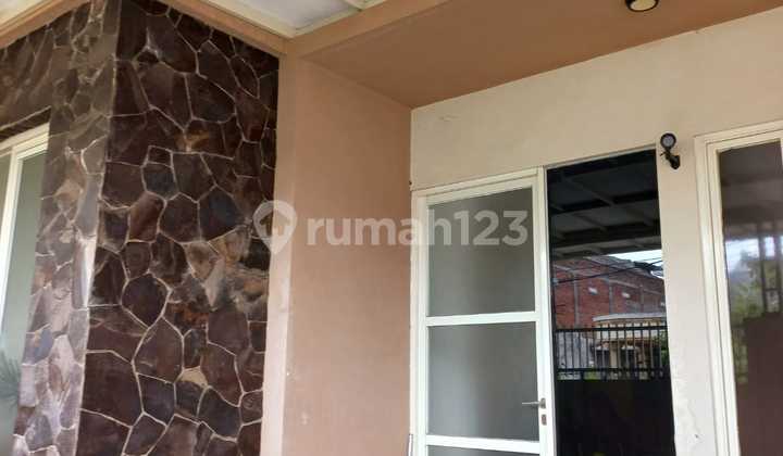 Price Drop! Well-Maintained 1.5-Story House in Griya Kebraon Utama 2