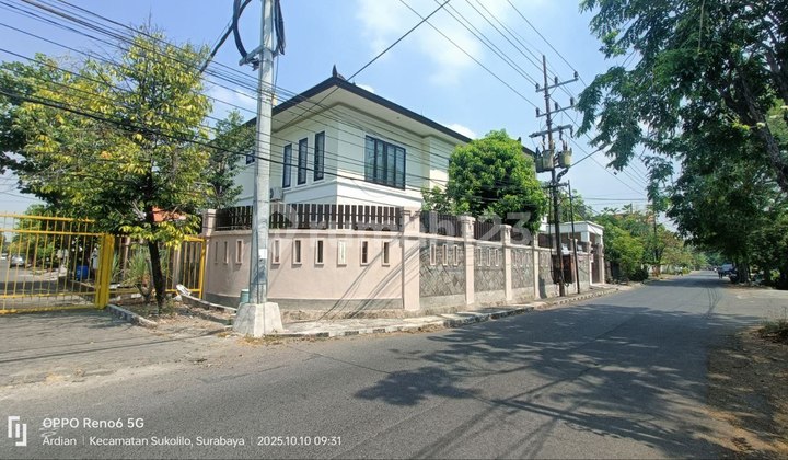 Rumah Hook SHM 2 Lantai Kolam Renang Manyar Rejo, Surabaya