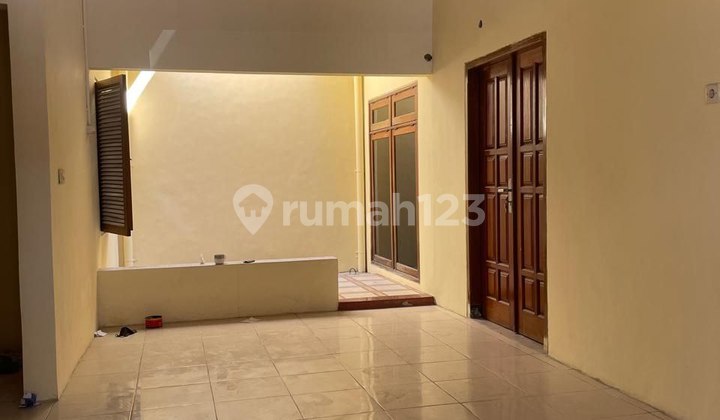 Rumah SHM 2 Lantai Bagus Terawat Wiyung, Surabaya 2