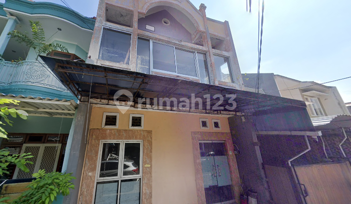 3-Story House with SHM Suitable for Boarding House and Business in Wiyung, Surabaya