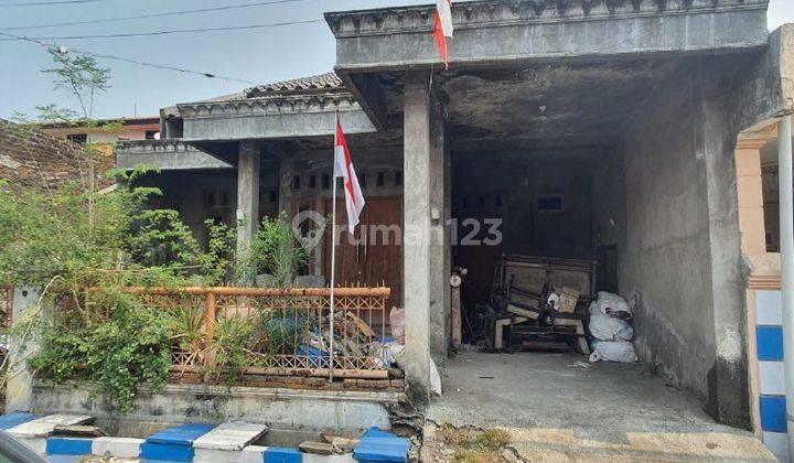 tampak depan rumah terawat strategis pondok sidokare