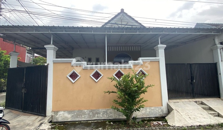 Nice 1-Story House Ready to Occupy Strategic Puri Indah Sidoarjo. Nice 1-Story House Ready to Occupy Strategic Puri Indah Sidoarjo.