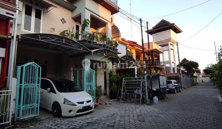 RUMAH DESAIN MODERN 3 LANTAI DEKAT PASAR LEGI KOTAGEDE 1