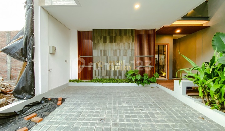 RUMAH MEWAH DI SLEMAN DALAM RING ROAD DEKAT TRANSMART MAGUWOHARJO