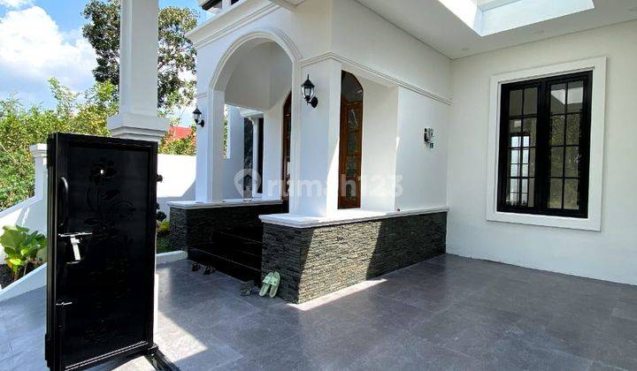 Rumah Mewah Konsep Klasik Modern, 300 Meter Dari Jl. Besi Jangkang  2