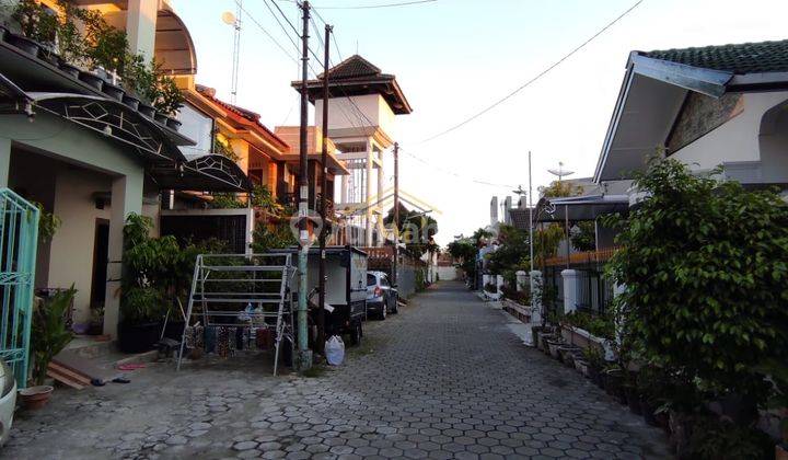 DIJUAL RUMAH 3 LANTAI  DEKAT JOGJA EXPO CENTER 2