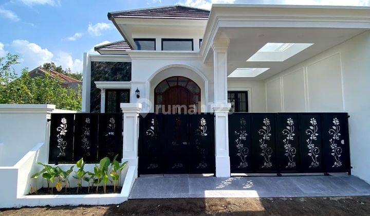 Rumah Mewah Konsep Klasik Modern, 300 Meter Dari Jl. Besi Jangkang  1