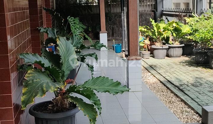 Well-Maintained Classic House in Turangga