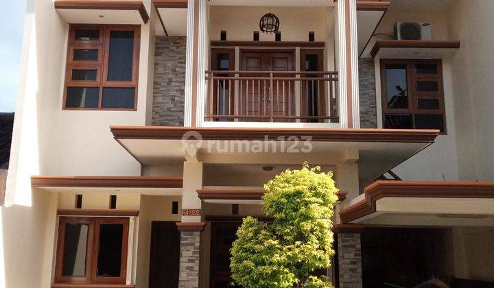 Jual Rumah 2 Lantai Mewah, Kokoh Dan Bagus Didalam Komplek 1