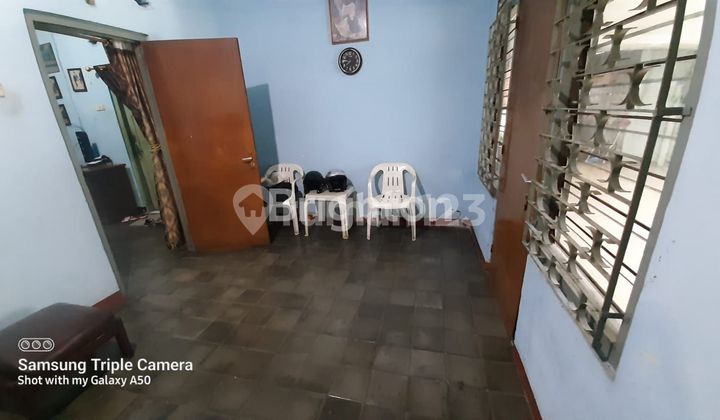 QUICK SALE HOUSE &amp; READY-TO-OCCUPY KIOSK IN DEPOK 2