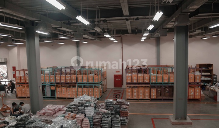 Warehouse with a Rare Strategic Location in Cigondewah, Bandung.