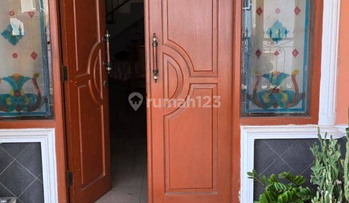 tampak depan rumah gandeng nyaman dan asri