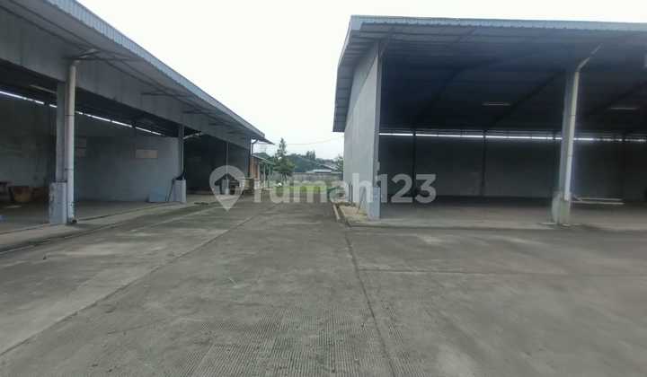 Former Waste Open Warehouse, Good Location in Cikedokan, Bekasi. Former Waste Open Warehouse, Good Location in Cikedokan, Bekasi.