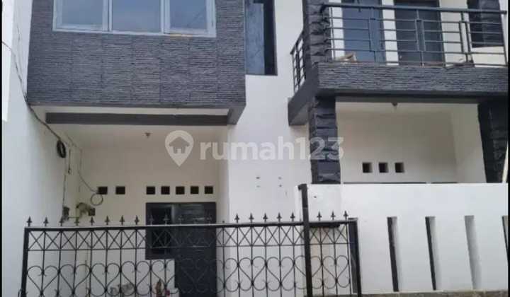 Rumah Murah Bagus Minimalis 2Lt dekat Stasiun di Kebagusan Jaksel