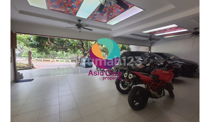 Sultan's House Ready to Occupied Semi Furnished in Kelapa Gading 2