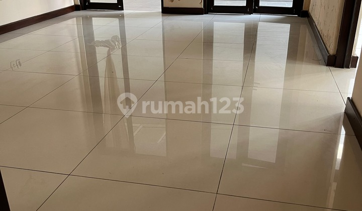 Rumah 2 Lt Siap Huni Lokasi Bagus di Asia Tropis Harapan Indah 2