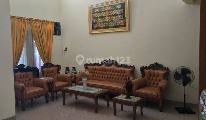 ruang keluarga rumah gandeng nyaman dan asri
