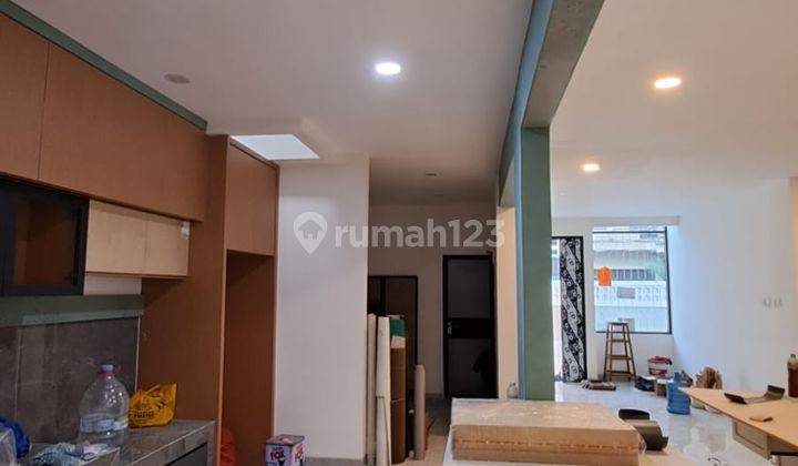 Rumah 2 Lt Siap Huni Ada Kolam Renang di Taman Modern Cakung 2