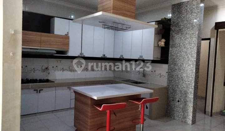 Rumah 2 Lt Siap Huni dalam Cluster Aralia Harapan Indah Bekasi 2