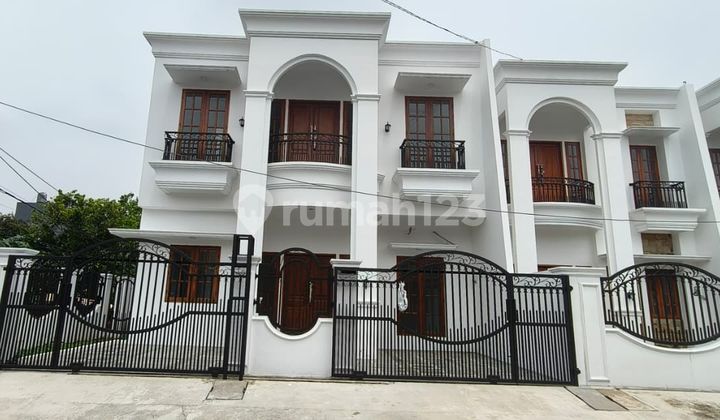 Rumah Cantik Posisi Hook Siap Huni di Duren Sawit Jakarta Timur