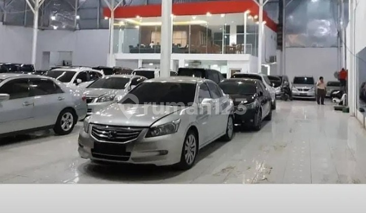 Bangunan Showroom Lokasi Strategis di Jurumudi Tangerang