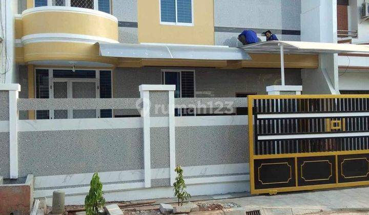 Rumah 2 Lt Siap Huni Semi Furnished di Taman Modern Cakung 1