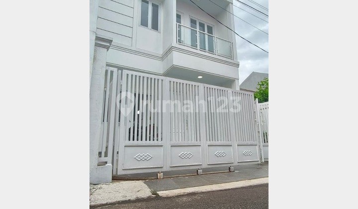 Rumah Cantik Minimalis 2Lt dengan Rooftop di Pondok Kelapa Jaktim