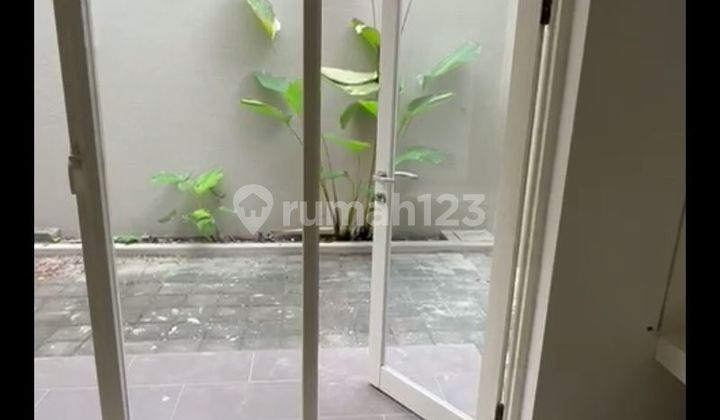 foto lainnya rumah the greenlake citraland surabaya