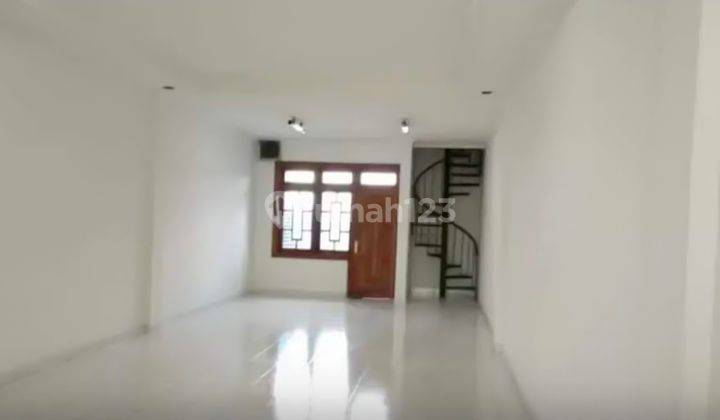 For Sale Immediately Strategic Shophouse Main Road 1