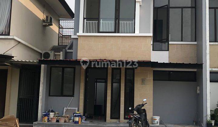 Rumah 2 Lantai Sudah Renovasi Unfurnished SHM di BSD Eminent, Tangerang 1