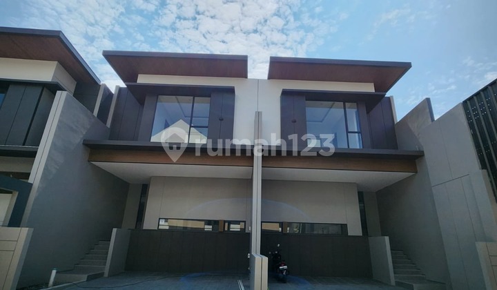 Rumah 2 Lantai Nyaman dan Komplek Asri di Setra Duta 2