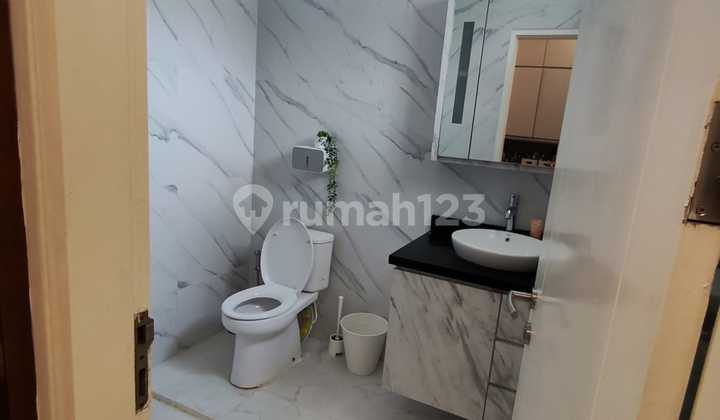 RUMAH CANTIK DAN BAGUS, KONDISI FULL RENOV TRIMEZIA GADING SERPONG 2