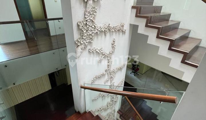 Rumah Hoek Desain Modern Luas 720m2 Komplek Permata Buana Jakarta Barat Rumah Hoek Desain Modern Luas 720m2 Komplek Permata Buana Jakarta Barat