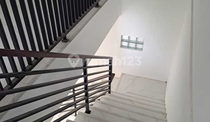 For Rent: 4+1 Bedroom House in Puri Bintaro 2