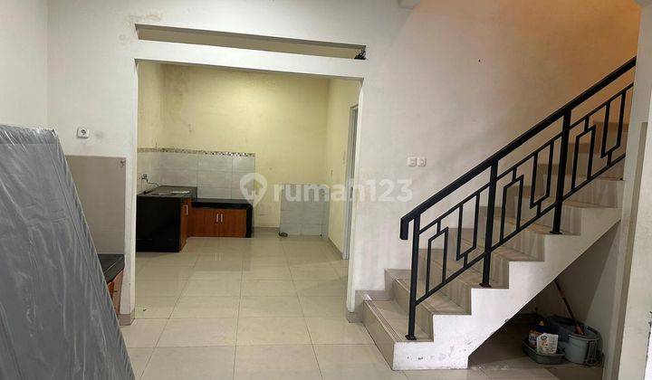 Dijual Rumah Modern Plus 4 Unit Ac, Cluster Victoria, Metland Menteng, Jakarta Timur, 011 1