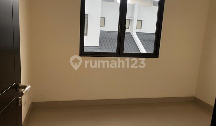 For Rent Wide House 10 Front Position Park & Near Club House Jgc, Cakung, East Jakarta, 015 2