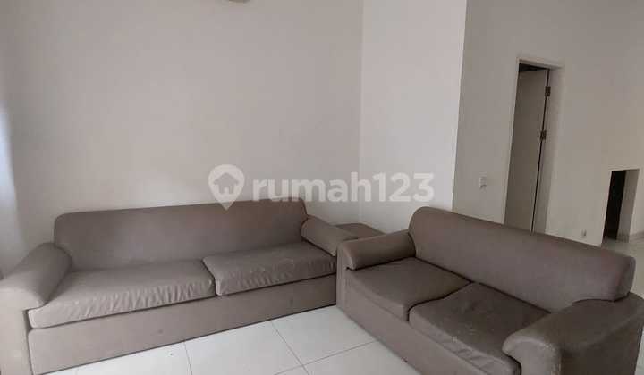Dijual Nego Rumah 2 Lantai Semi Furnished Cluster Wisteria, Cakung, Jakarta Timur, 030